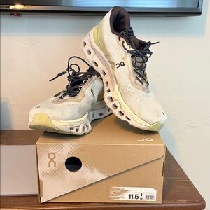 On Running Men's Shoes - White and Cream